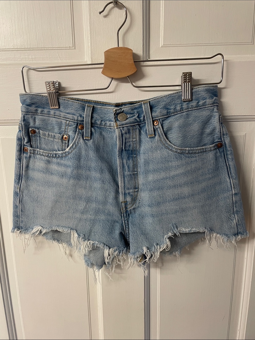 Levi’s 501 light wash button fly cut off jean shorts women’s size 27